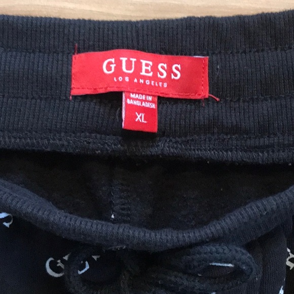 Men’s Guess drawstring shorts - Picture 2 of 4